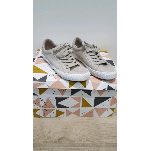 grey trainers size 5
